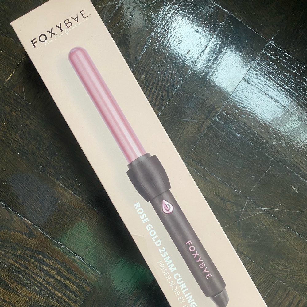 BRAND NEW - ROSE GOLD - CURLING WAND